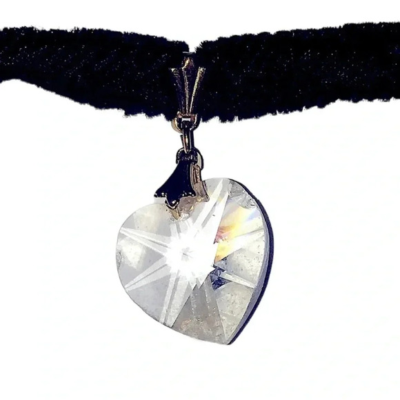 Clear Glass Crystal Heart Velvet Choker Necklace - Picture 1 of 4